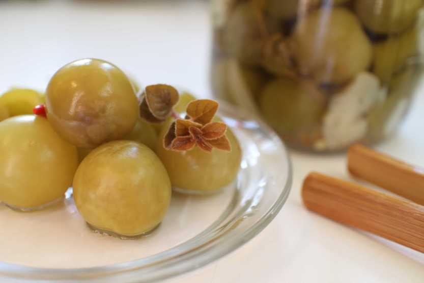 2012 1230 IMG_0324 pickled tomatillos