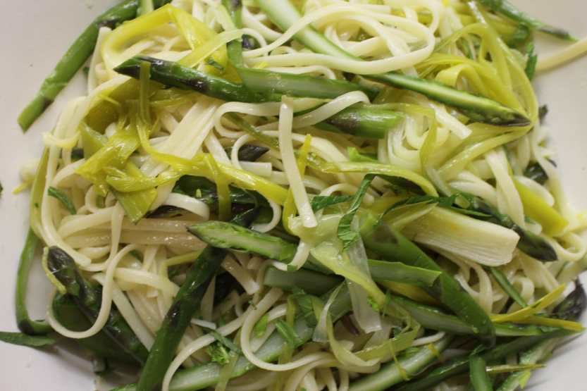 2013 0506 IMG_1524 Pasta wtih leeks and aspragus