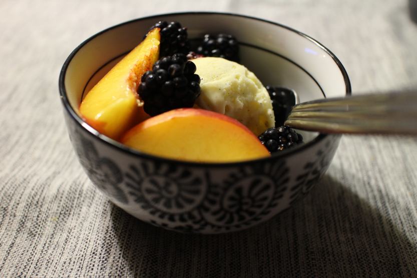 2013 0828 IMG_2670 Vanilla ice cream with fruit