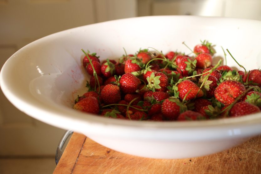 2014 0621 IMG_4620 strawberries in bowl